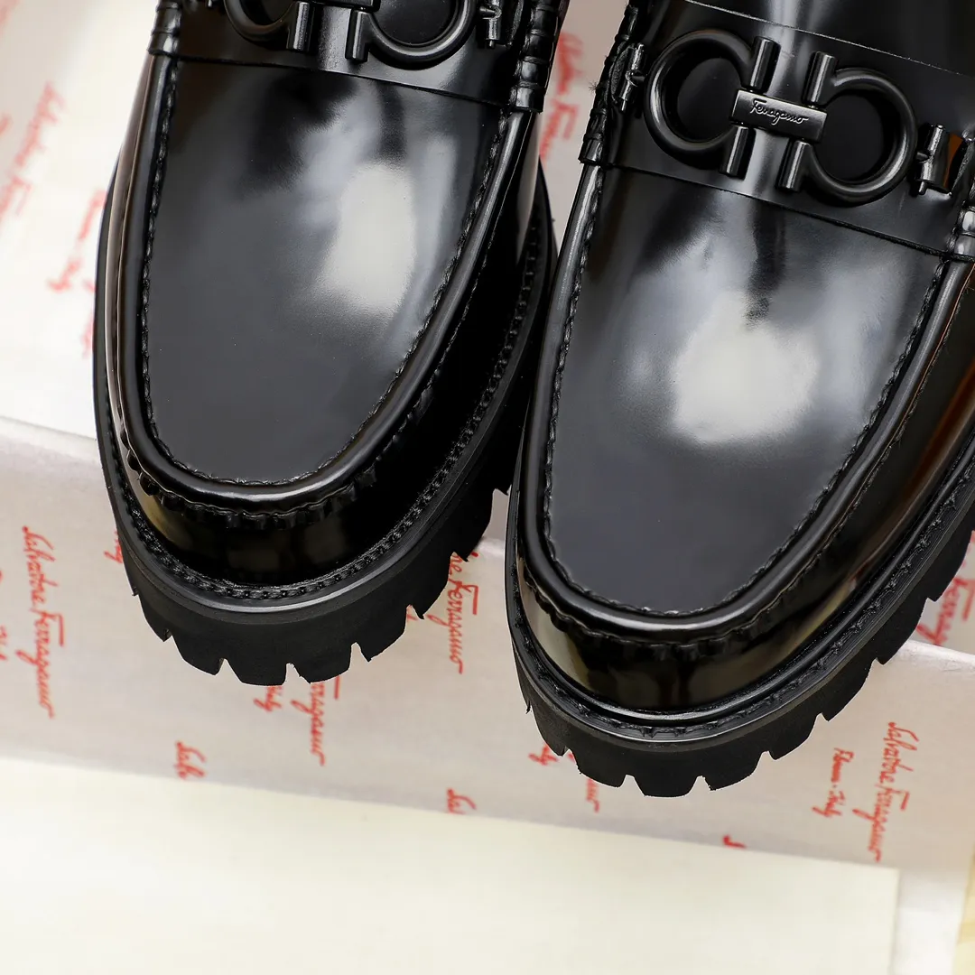 Factory price 440 🔥Ferragamo's new men's casual slip-on shoes🇨🇳Official website original 1:1 mold opening, original quality💯Fine workmanship, high-end luxury☘The upper is made of imported Italian first-layer cowhide🌴🐂Leather lining🍓Rubber wear-resistant and non-slip outsole, breathable and comfortable to wear🍍The first choice for high-taste men🍉2 colors available! Code number 39-44 (38.45. Can be customized)